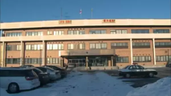 下校中の小学5年生の男の子が暴行を受ける…男がすれ違いざまに腹を殴ったか＿35～40歳代・170～180センチの"金髪メガネ男"が逃走中＿周辺では12月にも同様の事件＜北海道札幌市西区＞