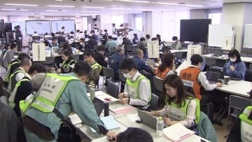 【真冬の震度7に備え】直下型地震の発生を想定し訓練 「北海道・三陸沖後発地震注意情報」発表中～市や警察、自衛隊など700人が真剣な表情で参加〈北海道札幌市〉