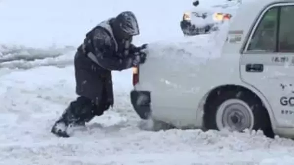 【車がスタック…どうする？】1月JAF札幌支部が対応した”雪トラブル”は前年の約6倍に…記録的大雪→プラス気温予想で”シャーベット状の道路”出現か_車のスタック脱出法を救出のプロに聞いた＜札幌市＞