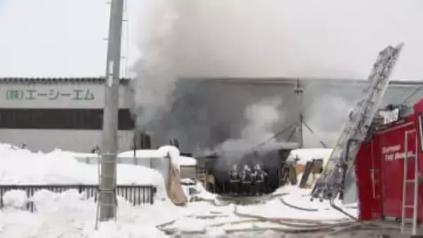 【バーナーで雪をとかし中に火災か】建設業者の物置全焼し倉庫にも延焼＿けが人なく警察・消防が出火原因調べる〈北海道札幌市白石区〉