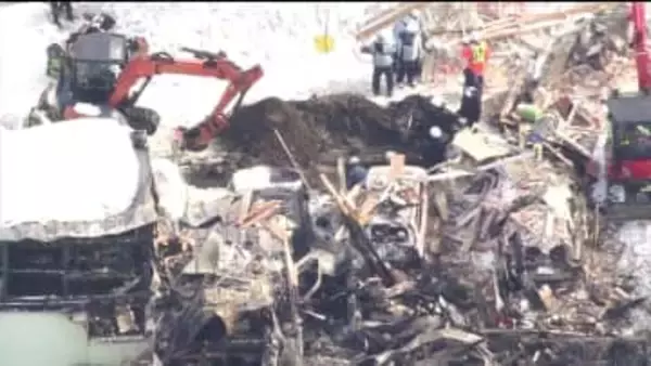 「目が覚めたらガラスの破片が全身に…」住宅街にドカンと響く爆発音_雪の中に黒焦げの木材が散乱_周辺の20棟の建物に被害_焼け跡からは性別不明の遺体_住人の60代女性か_原因調査続く〈北海道札幌市〉