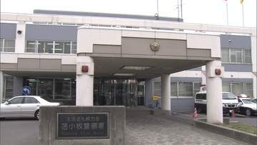 【速報】10～20代の若い男女3人が乗る車が中央分離帯に乗り上げて横転…10代女性と20代男性の2人が意識不明の重体〈北海道苫小牧市〉