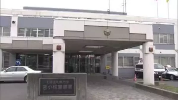 【速報】10～20代の若い男女3人が乗る車が中央分離帯に乗り上げて横転…10代女性と20代男性の2人が意識不明の重体〈北海道苫小牧市〉