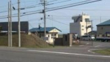 【陸上自衛隊“実弾射撃訓練中”標的機が訓練区域外に着水】無人標的機“バンシー40”が突風を受け緊急停止のため落下用パラシュートを作動_静内駐屯地〈北海道新ひだか町〉