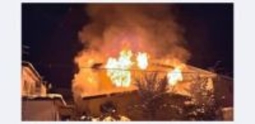 【速報】真っ赤に燃え上がる“激しい炎”函館市東山2丁目の2階建て住宅が焼ける_中学校から北東に約700メートルの住宅「住宅の2階から炎と煙が出ている」ケガ人なし〈北海道函館市〉