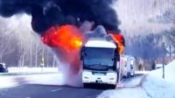 「真っ赤な炎と黒煙」旭川・紋別自動車道で高速バス炎上…乗客乗員5人無事 エンジン付近から出火か―警察と消防原因の特定急ぐ〈北海道〉