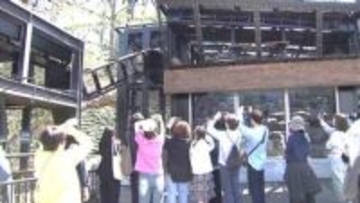 【旭山動物園がようやくオープン】開園を待つ200人の列が… 直前に旭川市長が“異例”の挨拶「信頼回復が第一…露天スタッフからは不安の声も〈北海道旭川市〉
