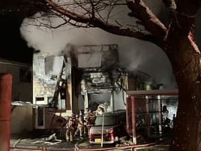 【速報】焼け跡から3人の遺体_住人か？身元の確認急ぐ_整骨院兼住宅から出火_建物をほぼ全焼し隣家にも延焼_消火活動続く（北海道千歳市）