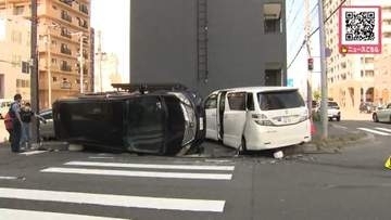 「車が横転し出られない人がいる」レンタカーと乗用車が衝突―乗用車が横転し60代女性と10歳未満女児が軽傷…レンタカーは外国人が乗車か〈北海道札幌市〉