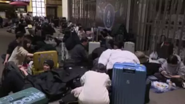 【災害級の大雪で計画運休ドキュメント】 ”午後8時47分最終列車”に乗ろうと走る、走る…その後に空港着の”約2000人”には臨時バスが…乗客は混乱なく移動できたのか？〈北海道〉