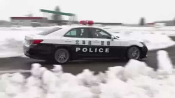 【パトカーがサーキットを疾走】レーシングドライバーが警察官に運転を直接指導＿緊急時の追跡・加速の仕方など「プロの技術」で交通取り締まりを訓練〈北海道更別村〉