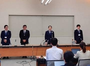 "売上金だまし取りギャンブル"競輪事業部の20代職員を懲戒免職「市政を預かる者として深くお詫びする」相次ぐ職員の不祥事を受けて函館市の大泉潤市長が謝罪…市民部の50代職員も不正ログインなどで停職6か月