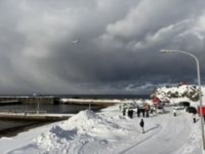 乗組員か？1人の遺体を収容＿消息途絶えた4人乗り漁船の捜索で帰港予定の港から北東に約4キロの海岸線…消波ブロック付近で発見＿海上保安部などで身元の確認進める（北海道せたな町）