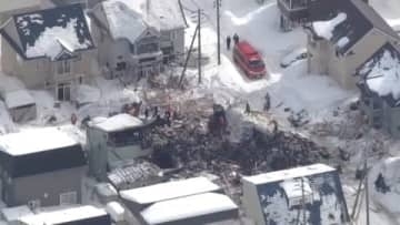 【一体何が？】早朝の住宅街に響き渡る爆発音＿2階建て住宅が粉々に吹き飛び周辺に大量の破片が散乱＿1人死亡・4人ケガ＿ガス爆発の可能性もあるとみて捜査＜北海道札幌市＞