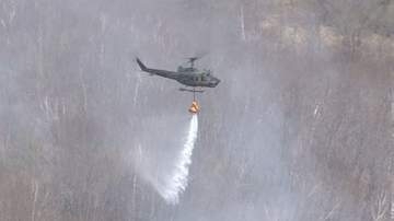 【林野火災の消火活動続く】発生から24時間経過も鎮火せず…一夜明けて自衛隊ヘリによる消火活動開始“80ヘクタール焼失”火元とみられる住宅1棟が全焼―住人2人ケガ〈北海道池田町〉