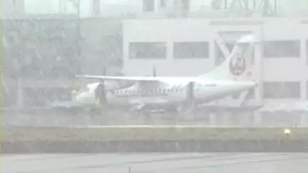 札幌丘珠発秋田行きの旅客機が函館空港に"緊急着陸"…右側のエンジンにトラブルがあり停止‥乗客乗員26人にケガなし＜北海道エアシステム・JAL2823便＞