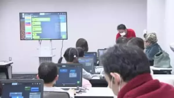 「別世界に行ける」子どもたちがプログラミングを体験！2025年は約2500人がイベントに来場〈コンピューターに指示を送る考え方を“直伝”〉北海道札幌市