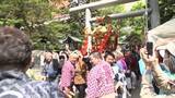 「【札幌の夏祭りシーズン到来！】三吉神社例大祭「みこし渡御」が街を練り歩く「札幌夏が来たなって感じがしますね」神輿の迫力に観客魅了…露店やライブも〈5月15日午後8時まで開催〉」の画像1