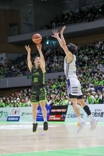 【レバンガ北海道】残り5秒で劇的な逆転勝利！富永啓生の連続3Pで連敗ストップしCS進出に望み「自信をもって打ちにいけた」