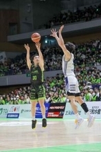 【レバンガ北海道】残り5秒で劇的な逆転勝利！富永啓生の連続3Pで連敗ストップしCS進出に望み「自信をもって打ちにいけた」