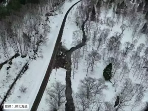 「【最新・写真あり】JR函館線熱郛～目名駅間で盛土が崩壊...崩れた土砂の量は約100立方メートル_4月6日から代行バス運行へ〈北海道〉」の画像