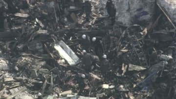 【周辺40棟に被害】5人死傷の爆発火災で現場検証開始～火元住宅の地中など調べる―周辺建物に窓ガラスやシャッターなどの損傷…原因はガス爆発か〈北海道札幌市〉