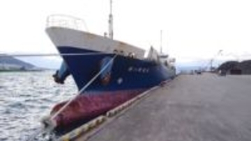 【速報】小型イカ釣り漁船と貨物船が衝突…漁船は船首が損傷し2人が病院に搬送＜北海道函館市・函館港＞