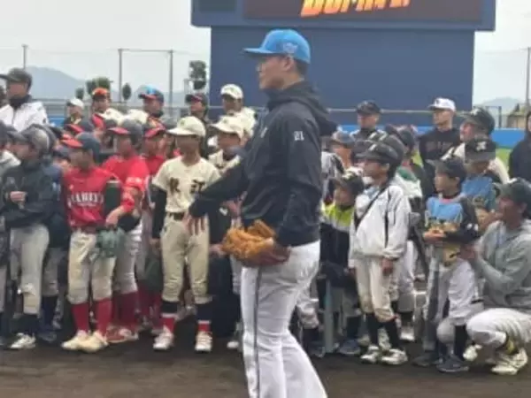 【ファイターズ】豪華すぎる野球教室・ファイターズ選手ら15名の登場に大歓声