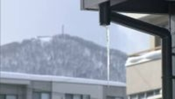 【大雪から一転】北海道に春の陽気…札幌は5℃まで上昇し“3月中旬並み”の暖かさに―道路ザクザク・屋根からは雪庇も「雪がしまっているので固くて重い」スケート場は臨時休業に