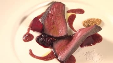 ヒグマやエゾシカの肉料理も！人気コスメブランド「SHIRO」からレストラン「MORISHIRO」誕生！北海道の"森の食材"使ったランチ_ 間伐材の薪を使って森の香りも楽しめる＜北海道砂川市＞