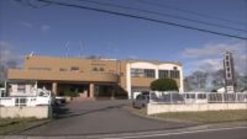 5人が乗ったヘリコプターが漁港に緊急着陸「低空飛行して不時着した」運航会社の訓練飛行中に何らかのトラブルか？ニセコ町から函館市に向かう途中＿搭乗者にけが人なし〈北海道森町〉