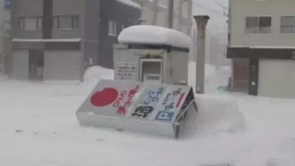 【特急電車なみの暴風】北海道の日本海側で猛吹雪に 最大瞬間風速32ｍを観測 220の学校が休校に 一方札幌では4cmの積雪 雪まつりを楽しむ人も安堵 北海道