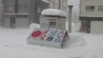 【特急電車なみの暴風】北海道の日本海側で猛吹雪に 最大瞬間風速32ｍを観測 220の学校が休校に 一方札幌では4cmの積雪 雪まつりを楽しむ人も安堵 北海道