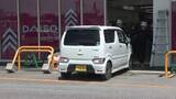 「100円ショップに軽自動車が突っ込み客ら6人負傷―運転していた74歳女を逮捕―暴走直前に駐車場で別の接触事故を起こしていたことが判明〈北海道網走市〉」の画像1