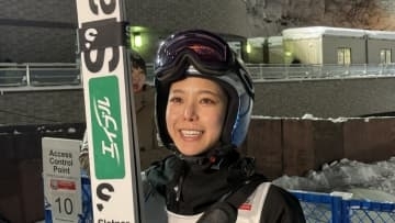 【スキージャンプ】高梨沙羅が“K点越え”を2本そろえるも11位「ビッグジャンプには遠い」…丸山希は逆転優勝を狙うも4位「“足の裏のポジション”を迷った」