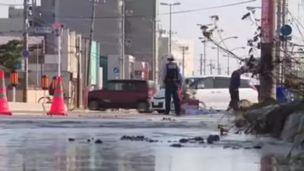 路上にあふれ出る水…水道管が破裂「水柱が上がっている！」通行人が通報_消火栓に繋がる水道管が破損_付近の住宅では水道水が濁るなどの影響で緊急断水し、夜間に復旧〈北海道 函館市〉