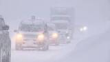 「【初の「フェーズ3」発動】災害級の大雪となった札幌…いまだ幹線道路は渋滞＆路線バスも運休―デコボコ道路＆視界を遮る雪山に市民は「北国だからしょうがない」札幌の除排雪はいつ終わる？市の対策は＜北海道＞」の画像1