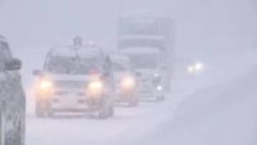 【初の「フェーズ3」発動】災害級の大雪となった札幌…いまだ幹線道路は渋滞＆路線バスも運休―デコボコ道路＆視界を遮る雪山に市民は「北国だからしょうがない」札幌の除排雪はいつ終わる？市の対策は＜北海道＞