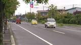 「【道路横断中か】市道で81歳女性が乗用車にはれられ意識不明の“重体”＿現場は片側1車線の直線道路…乗用車を運転していた男を過失運転致傷の疑いで現行犯逮捕＿事故原因を調べる〈北海道函館市〉」の画像1