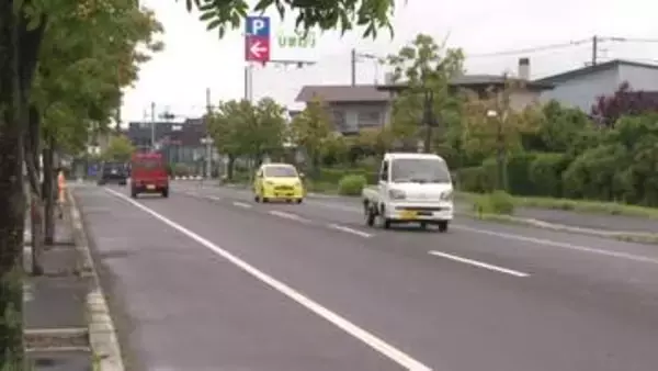 【道路横断中か】市道で81歳女性が乗用車にはれられ意識不明の“重体”＿現場は片側1車線の直線道路…乗用車を運転していた男を過失運転致傷の疑いで現行犯逮捕＿事故原因を調べる〈北海道函館市〉