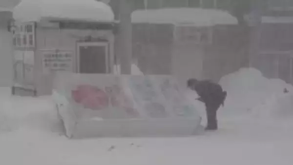 【JR200本以上が運休・207校が臨時休校】日本海側北部中心で“見通しきかない”猛吹雪＿利尻空港・えりも岬で最大瞬間風速30m超―留萌市ではスーパーの看板が落下…2月7日明け方にかけて警戒〈北海道〉