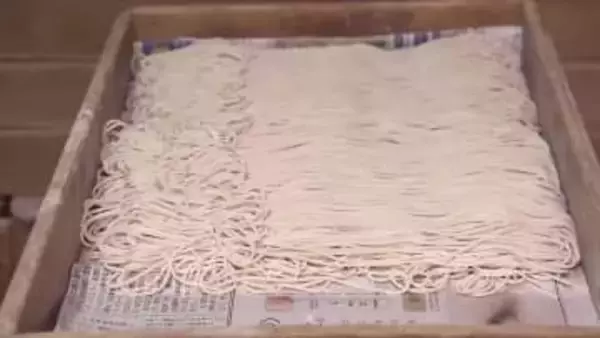 【大みそかのそば店は大忙し】年越しそばの準備に追われる_予約時間までに間に合うよう持ち帰り用の約2000食を準備_北海道下川町産のそば粉を使用〈北海道札幌市〉