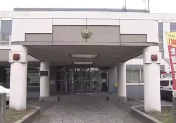 助手席から運転中の夫の腕引っかく「DV負傷」も…逮捕された55歳妻「私そんなんしないよ」と”容疑否認”当時女は酒に酔った状態→帰宅途中の車内の状況を捜査〈北海道苫小牧市〉