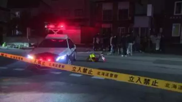 【住宅街が騒然】「外を見たら警察官が格闘していた」21歳女性の腹部を包丁で刺し…止めに入った警察官らも切りつけケガさせる＿「殺そうと」27歳インドネシア国籍の男逮捕『2本の包丁』押収〈北海道千歳市〉