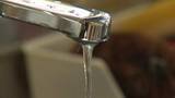 「【夏の断水への備え】「洗濯も風呂にも入れない」ほぼ全世帯約1万3000戸に影響…高齢者が感じた不便「水の袋を持つのが大変」＿いざという時に“家庭用タンク”や非常用トイレ＆ラップも確認を〈北海道根室市〉」の画像1