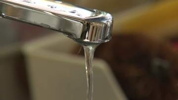 【夏の断水への備え】「洗濯も風呂にも入れない」ほぼ全世帯約1万3000戸に影響…高齢者が感じた不便「水の袋を持つのが大変」＿いざという時に“家庭用タンク”や非常用トイレ＆ラップも確認を〈北海道根室市〉