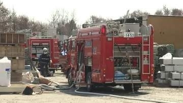 函館市で草木などが燃える火事＿消防車など10台出動し40分後にほぼ鎮火…事業所の裏の土場から出火するもケガ人なし…火が出た原因を調べる〈北海道〉