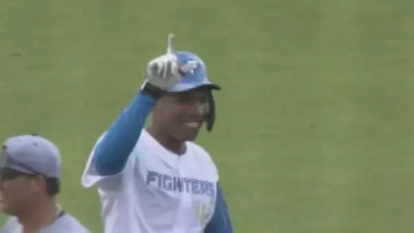 【ファイターズ】ドラ２ルーキーのエドポロ・ケイン　「ビックリしました」初実戦で４番・センター！２安打の活躍　新庄監督も「面白い」と大絶賛！