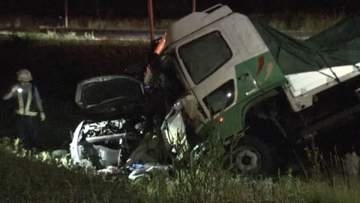 交差点で乗用車とトラックが衝突―52歳女性が死亡…同乗していた女性の息子とみられる10代の男性・トラック運転手の男性は軽傷〈北海道江別市〉