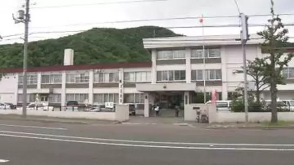 コンビニでコーヒー1本盗んだ男が逃走＿確保しようとした客の胸を殴打か…事後強盗の疑いで45歳の男を逮捕〈北海道札幌市〉